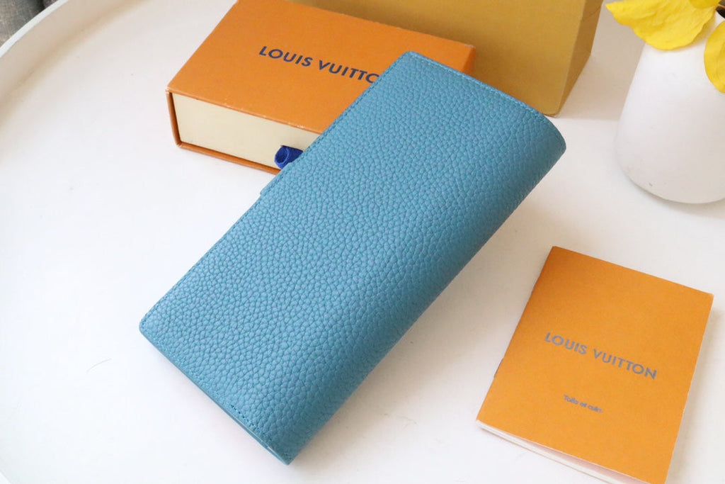 Louis Vuitton VERTICAL WALLET CAPUCINES CLOUD BLUE