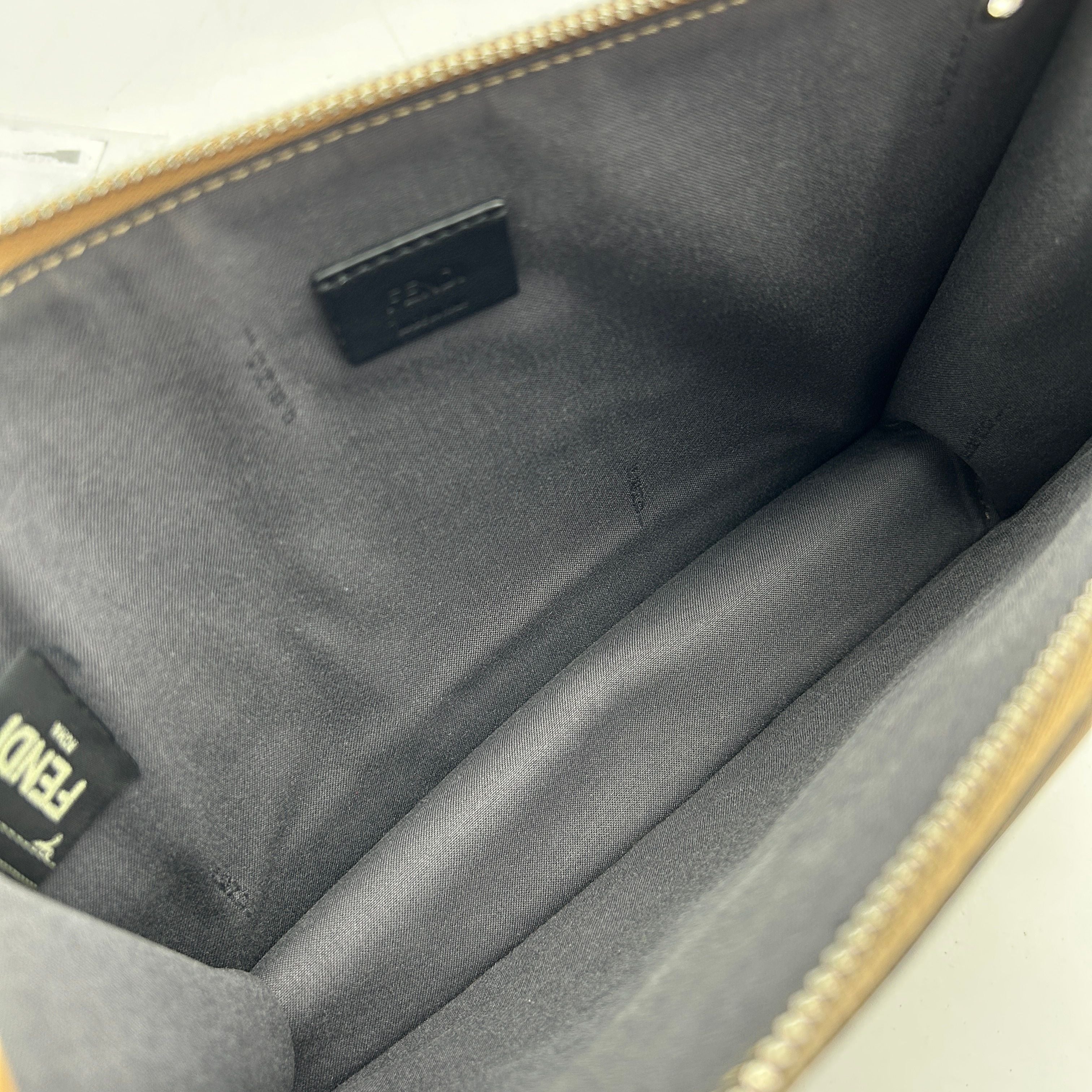Leather handbag Fendi Beige in Leather LA14545
