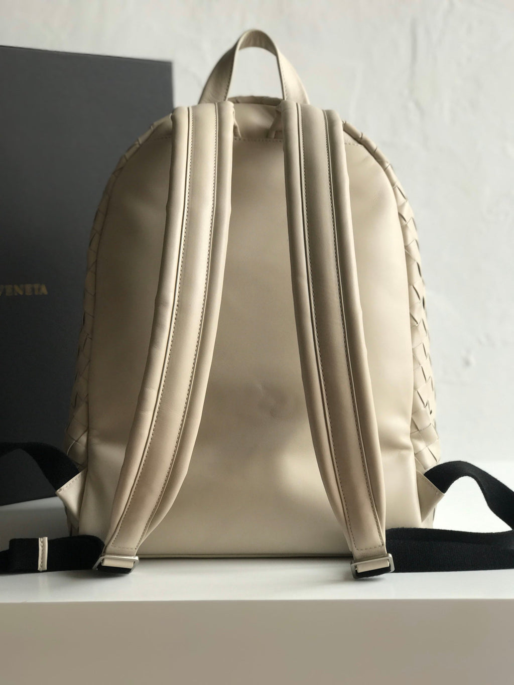 Bottega Veneta SMALL INTRECCIATO 41 BACKPACK IN BEIGE CALFSKIN