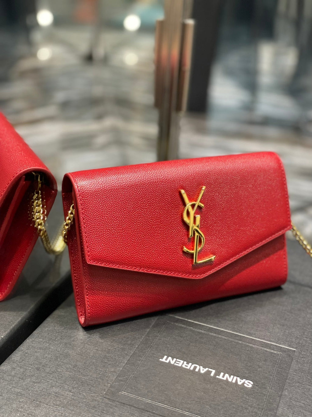 Saint Laurent UPTOWN CHAIN WALLET 19 RED GRAINED CALFSKIN