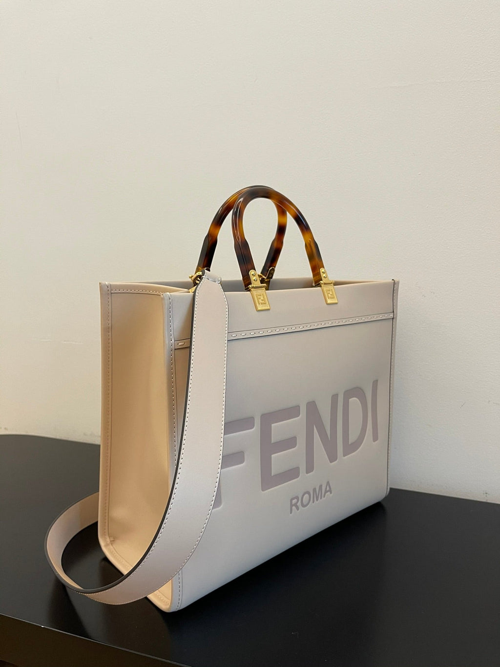 FENDI SHINE LARGE 35 TOTE IN BEIGE CREAM CALFSKIN