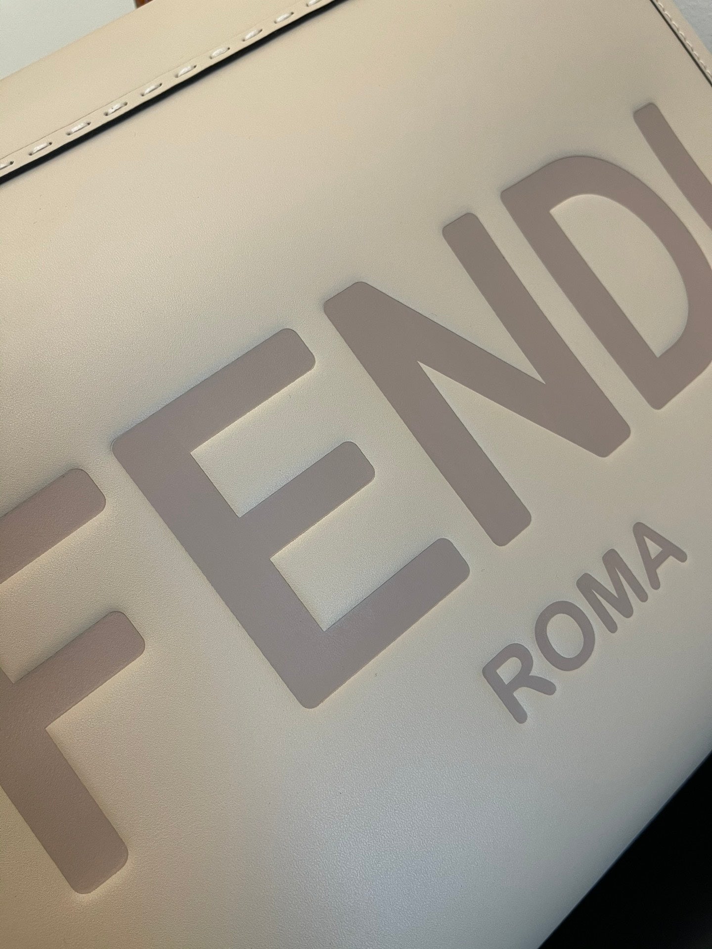 FENDI SHINE LARGE 35 TOTE IN BEIGE CREAM CALFSKIN