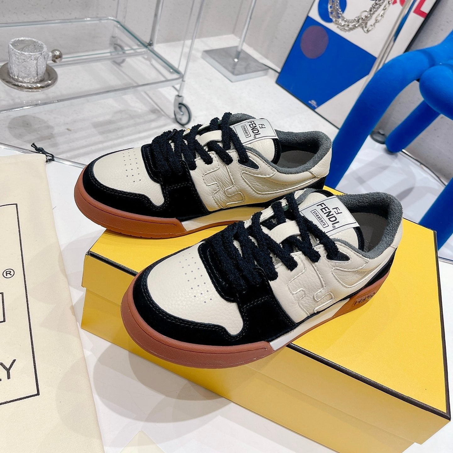 FENDI FENDI CASUAL SNEAKER IN WHITE CALFSKIN AND BLACK SUEDE