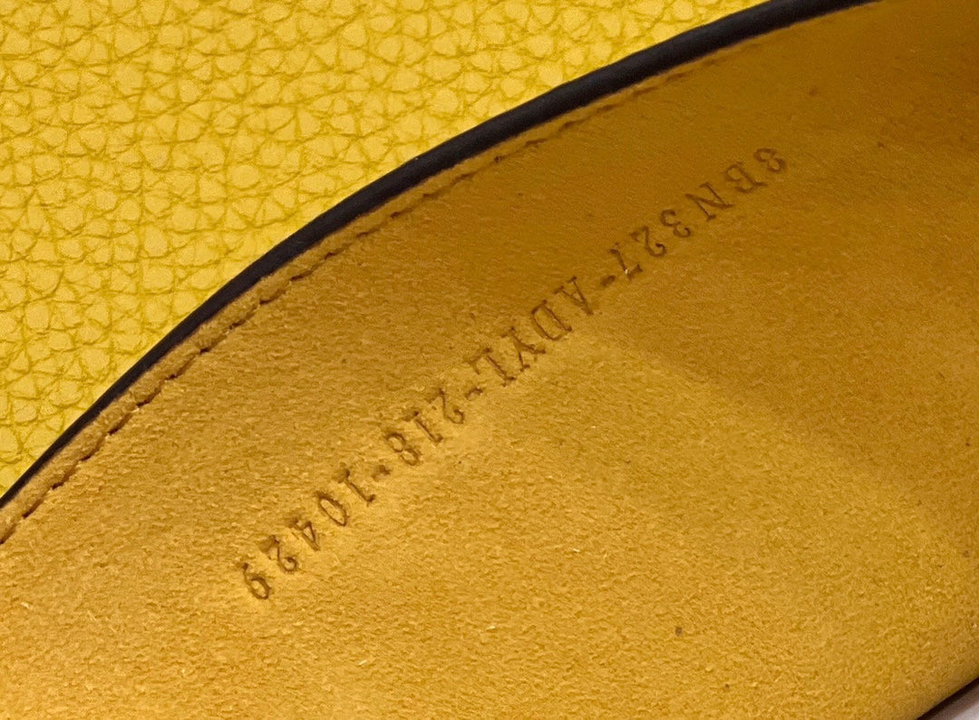 FENDI PEEKABOO ISEEU 33 IN YELLOW GRAINED CALFSKIN SILVER HARDWARE