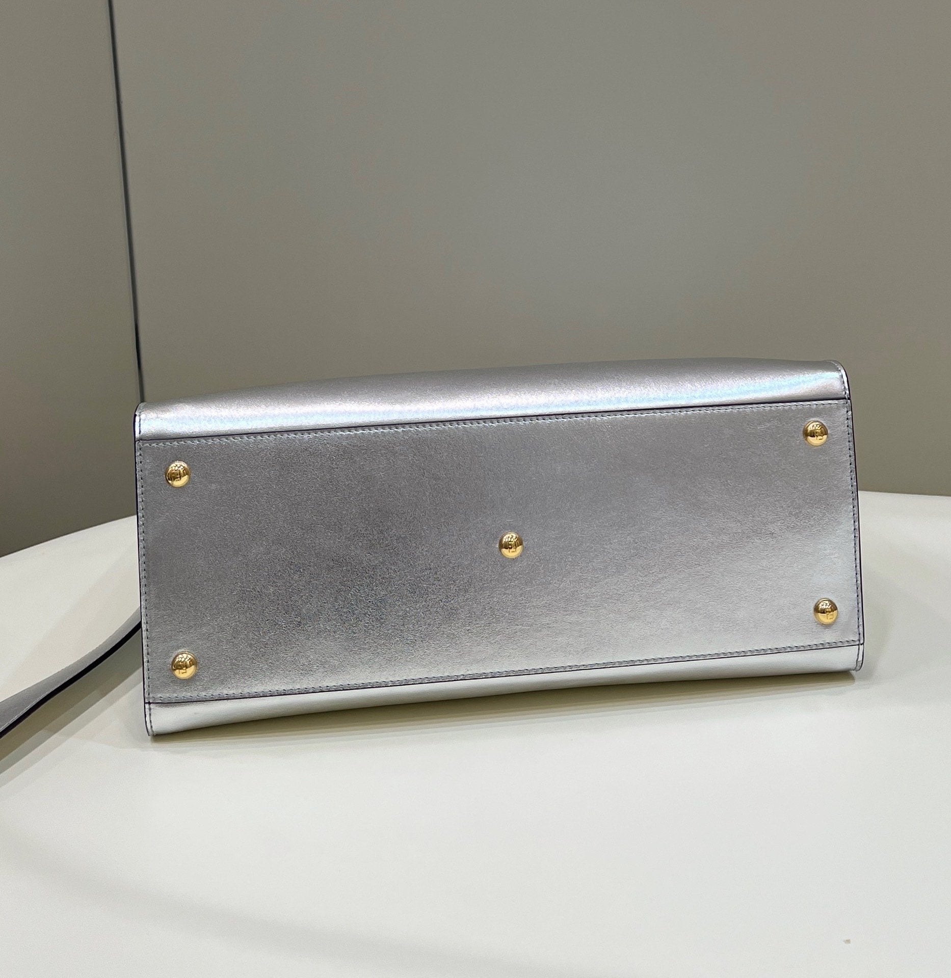 FENDI SHINE LARGE 35 TOTE IN SILVER CALFSKIN