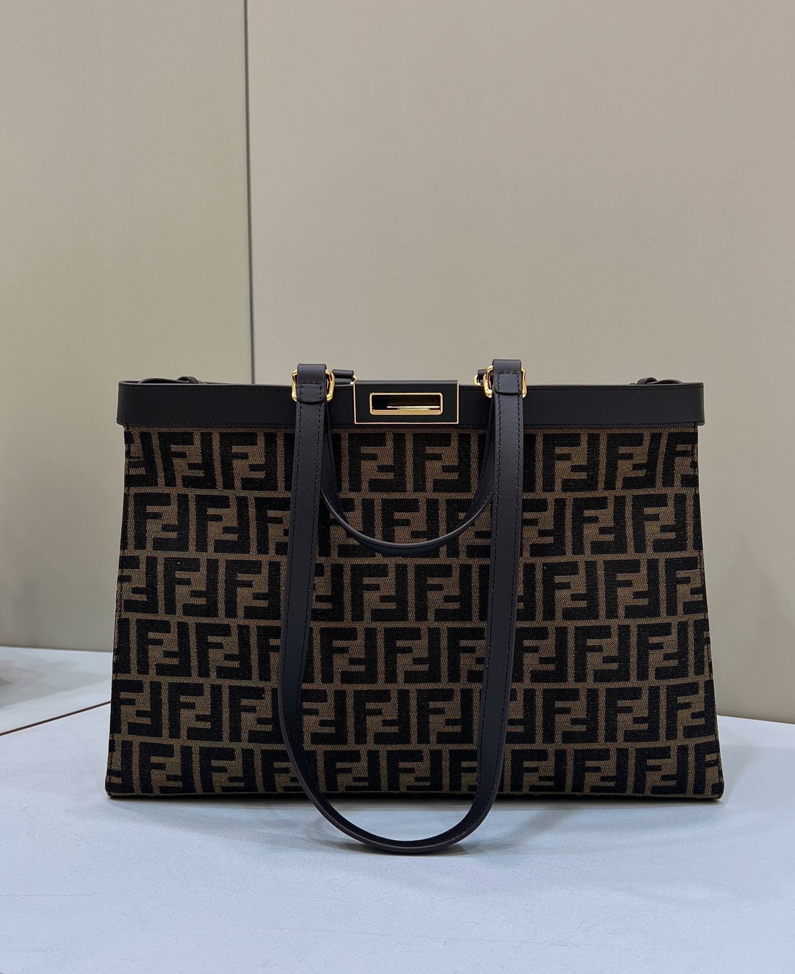 FENDI FENDI TOTE 41 BAG IN BROWN MIX BLACK MONOGRAM CANVAS GOLD HARDWARE