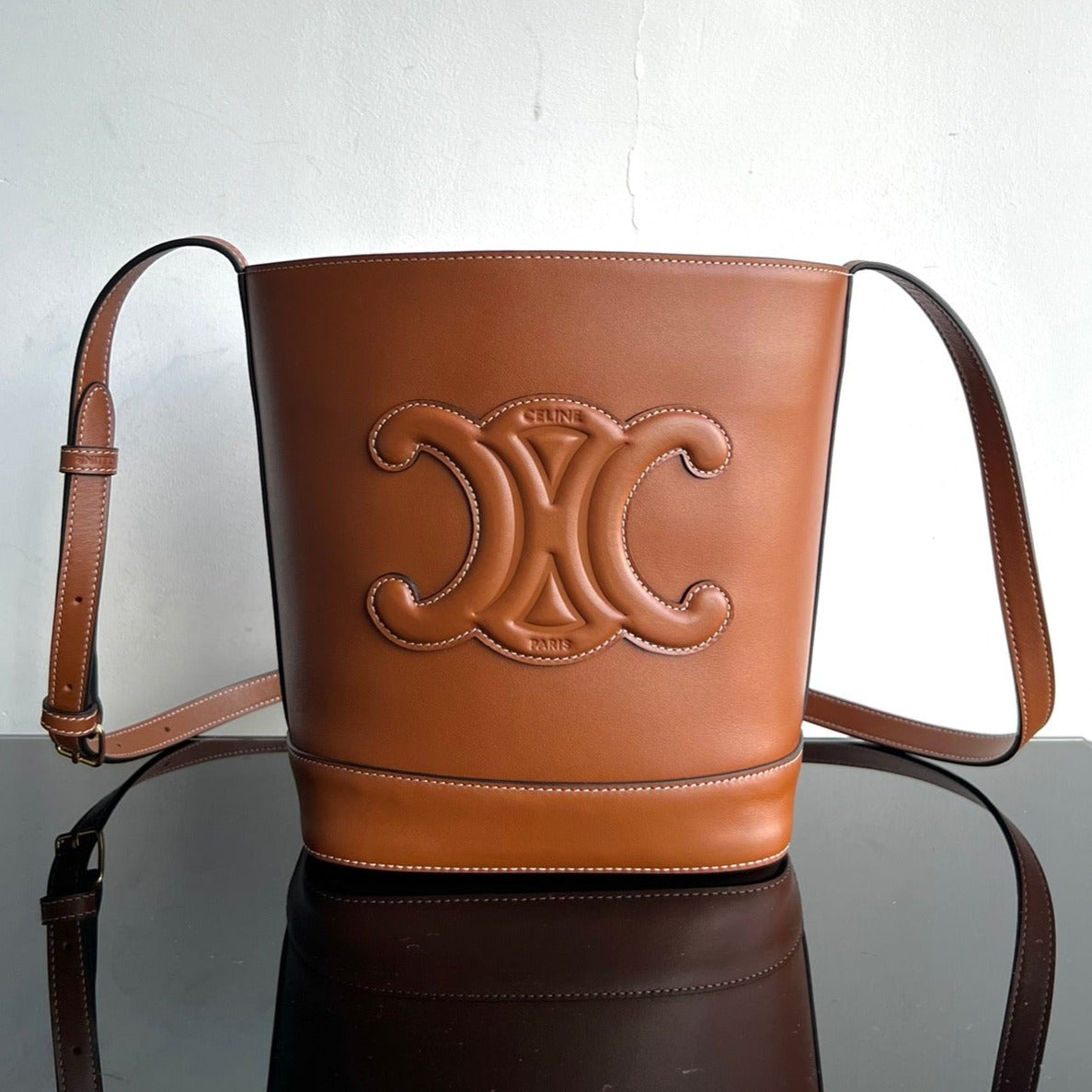 Celine BUCKET CUIR TRIOMPHE 24 GINGGERBREAD BROWN CALFSKIN