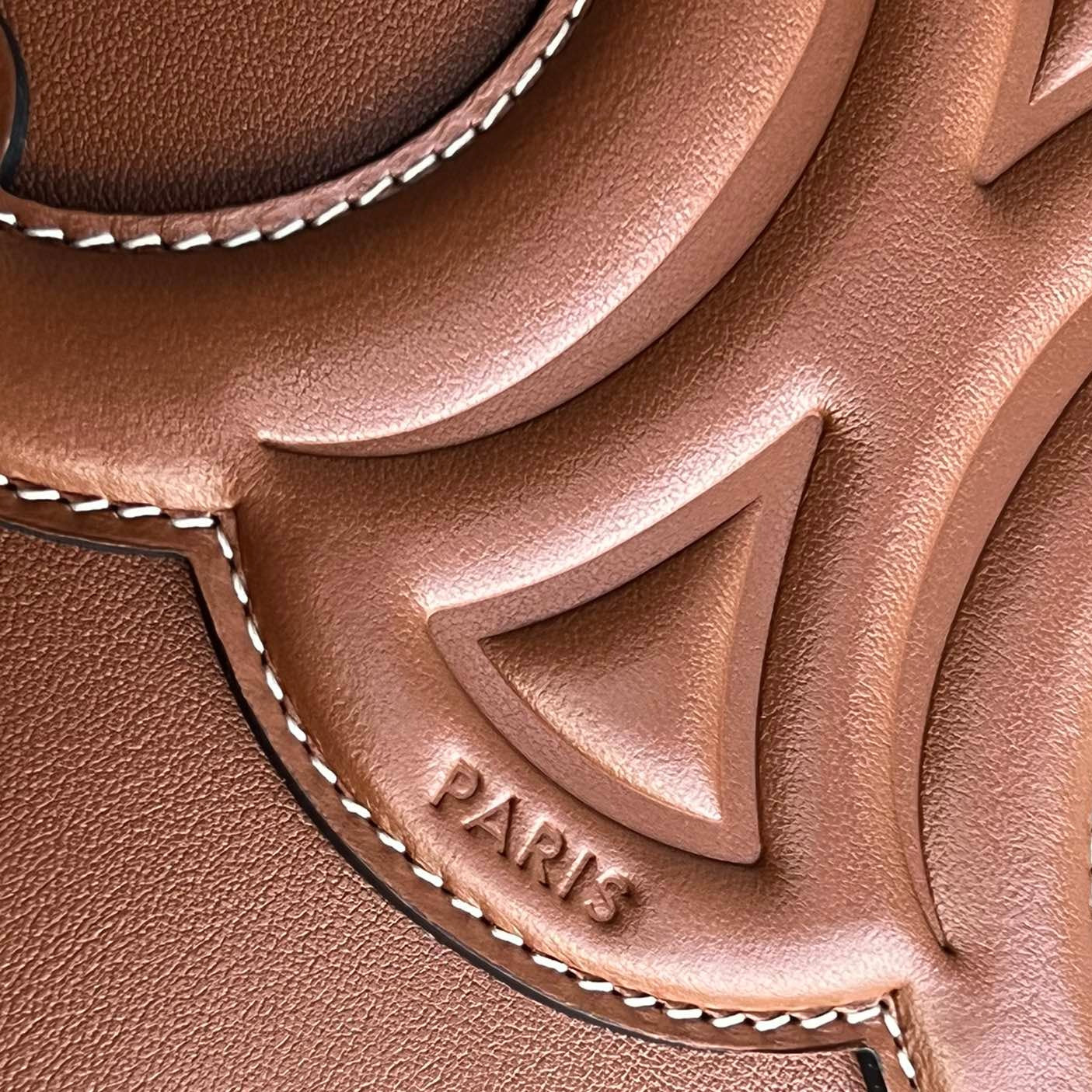 Celine BUCKET CUIR TRIOMPHE 24 GINGGERBREAD BROWN CALFSKIN