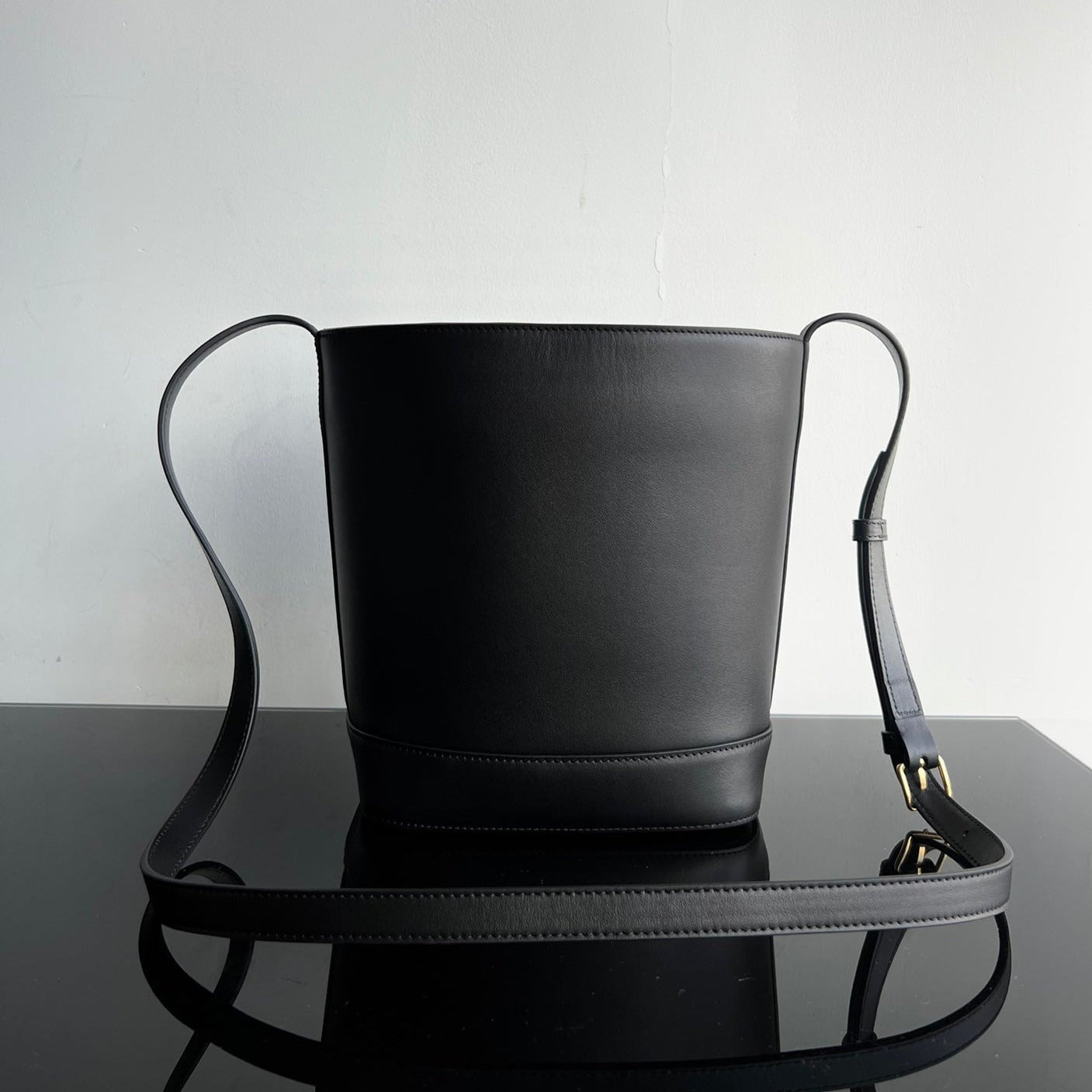 Celine BUCKET CUIR TRIOMPHE 24 CALFSKIN BLACK
