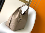 Louis Vuitton CARMEL HOBO 40 BEIGE MAHINA