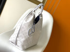 Louis Vuitton CARMEL HOBO 40 WHITE MAHINA
