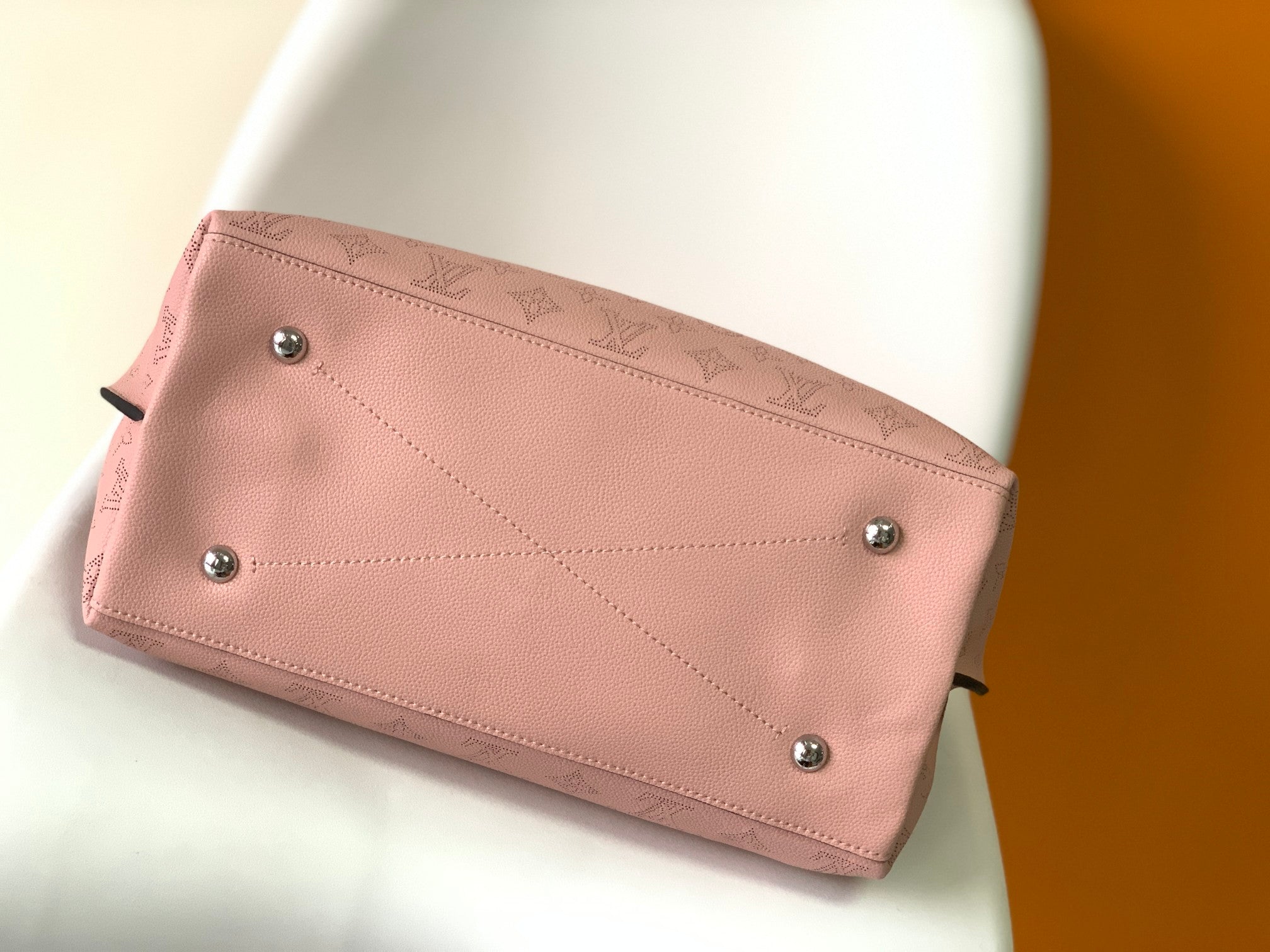 Louis Vuitton CARMEL HOBO 40 PINK MAHINA