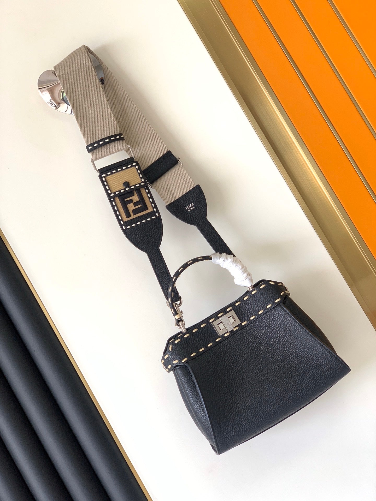 FENDI Peekaboo Mini Selleria Bag 23cm black leather shw with 220 hand-sewn stitches