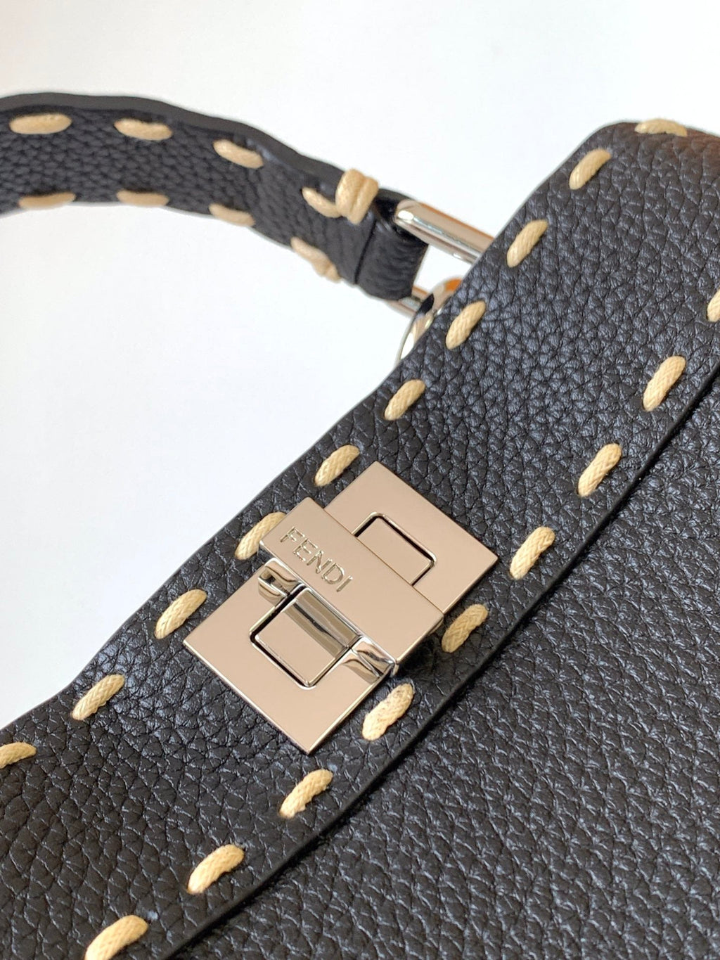 FENDI Peekaboo Mini Selleria Bag 23cm black leather shw with 220 hand-sewn stitches