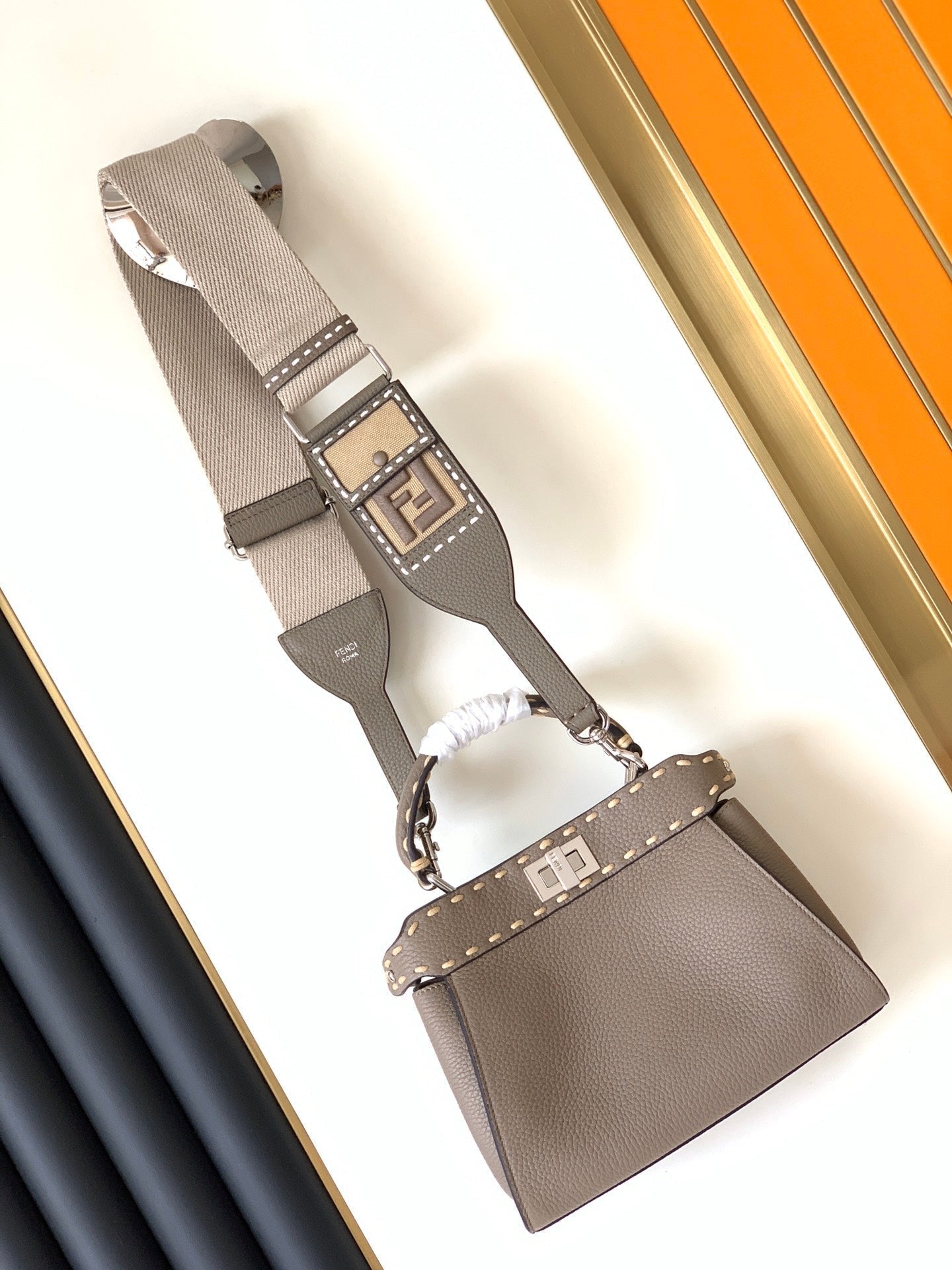 FENDI Peekaboo Mini Selleria Bag 23cm brown leather shw with 220 hand-sewn stitches