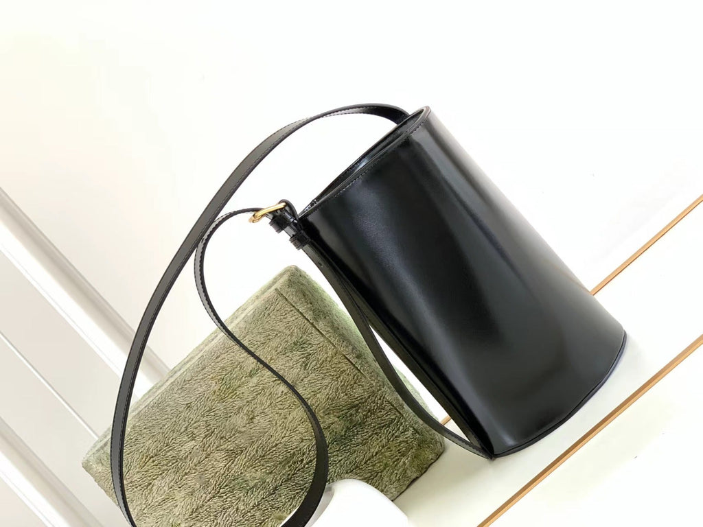 Celine BUCKET TRIOMPHE 25  BLACK CALFSKIN BAG