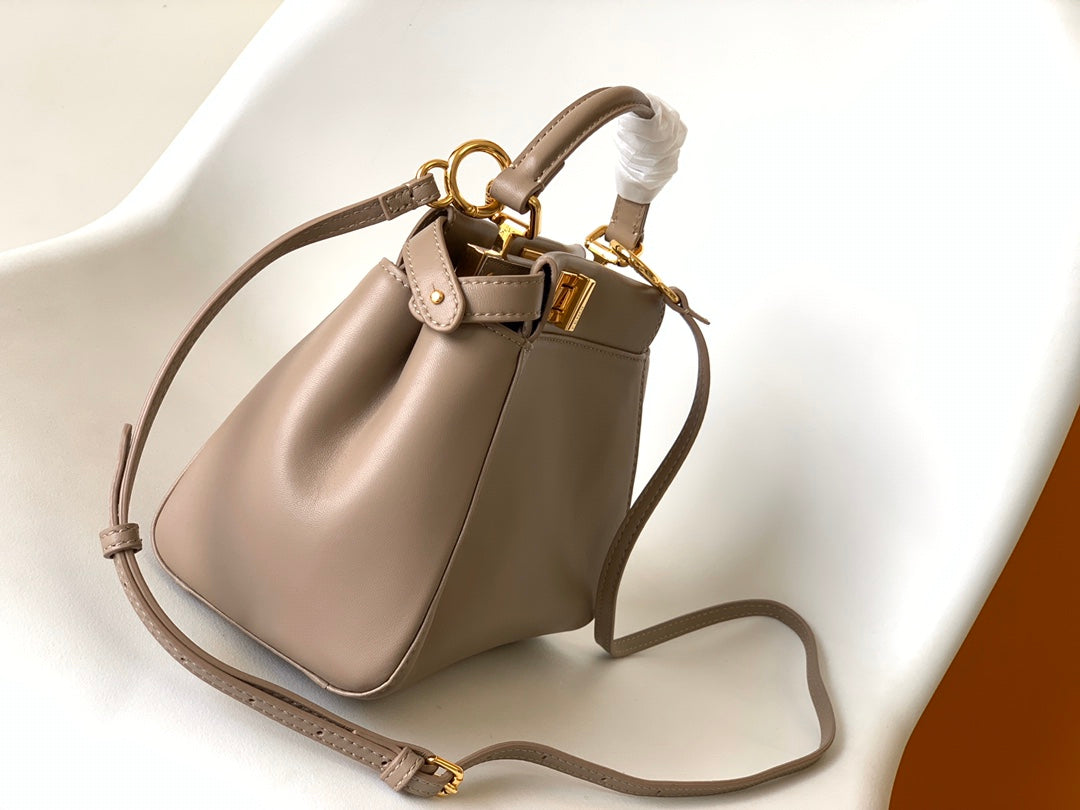 FENDI Peekaboo Mini 23cm Bag light brown lambskin gold hardware
