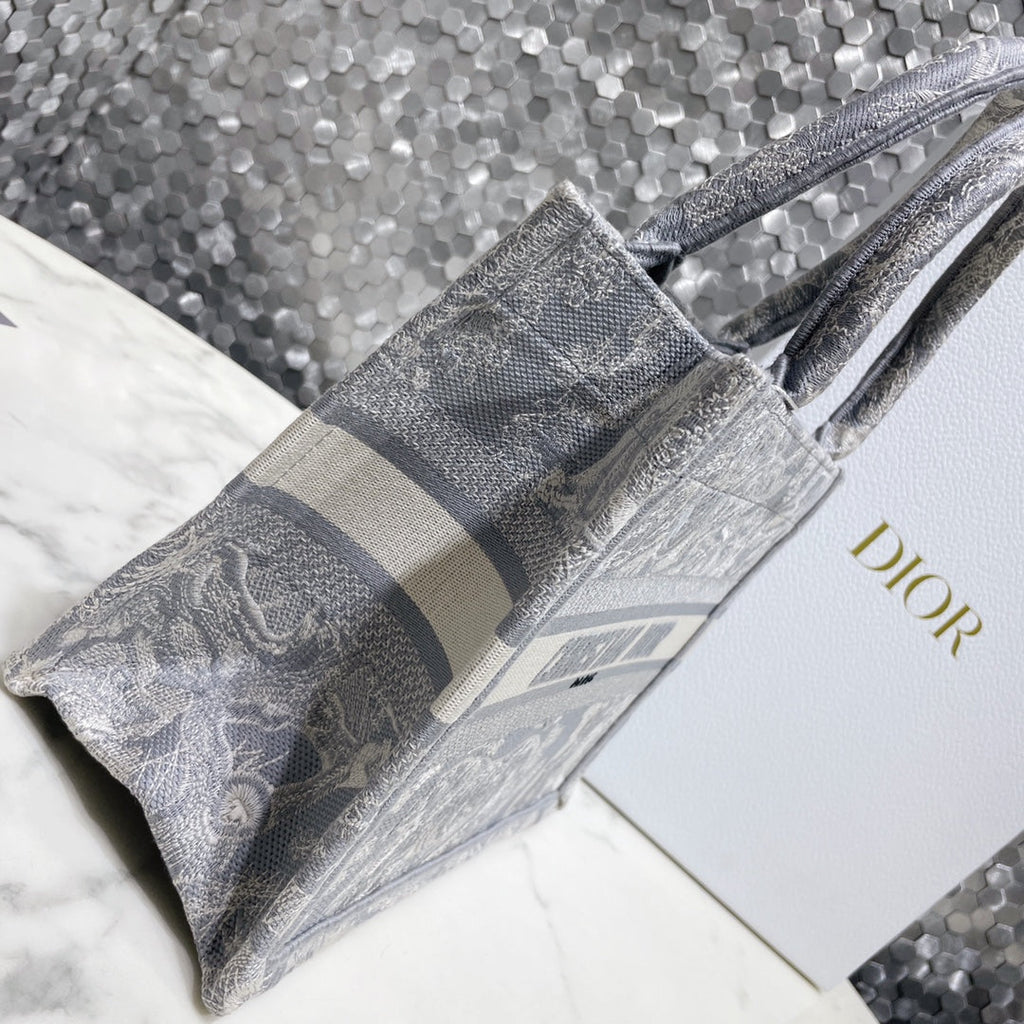 DIOR Small Book Tote 26.5cm Gradient Blue Embroidered Tiger