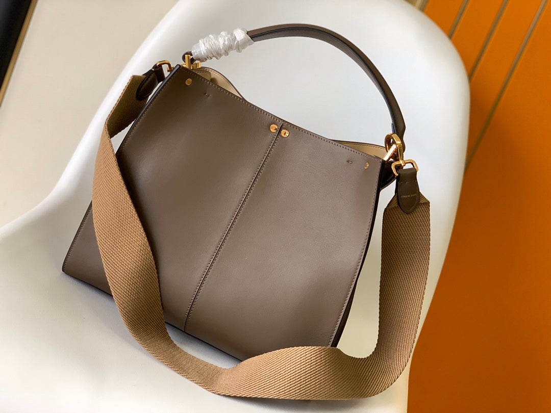 FENDI Peekaboo X-lite medium 30cm Bag brown lambskin gold hardware