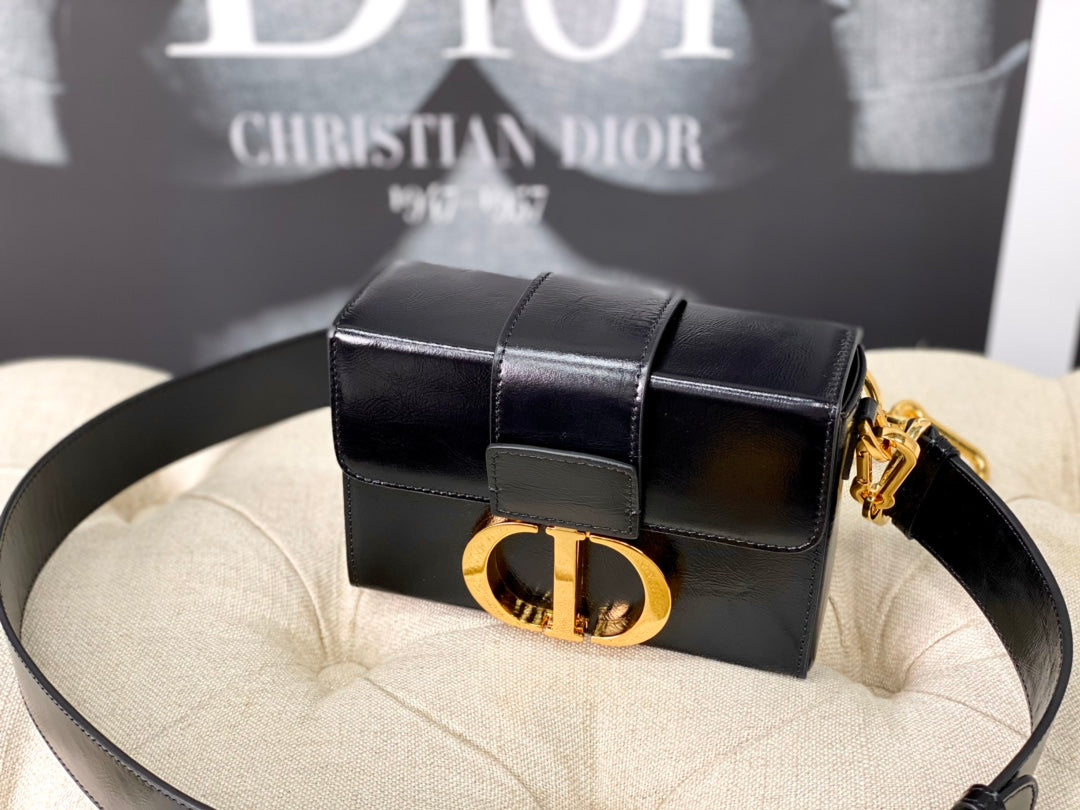 DIOR MONTAIGNE 19 HANDBAG IN BLACK CALFSKIN