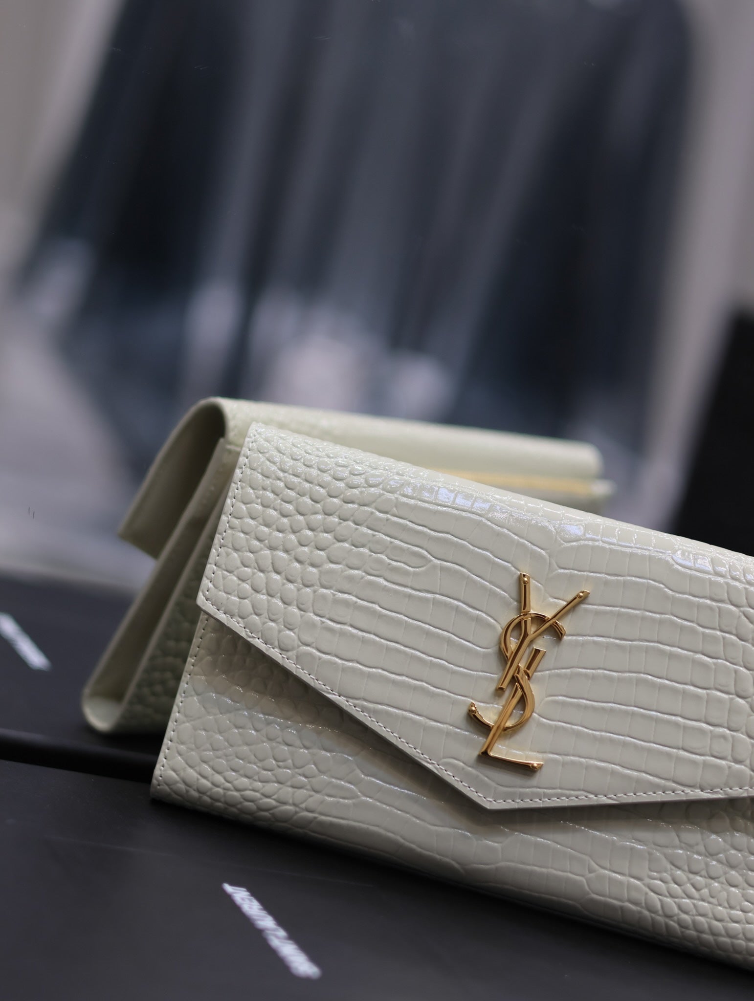 Saint Laurent UPTOWN WALLET 21 IN WHITE CROCODILE PATTERN CALFSKIN GOLD LOGO