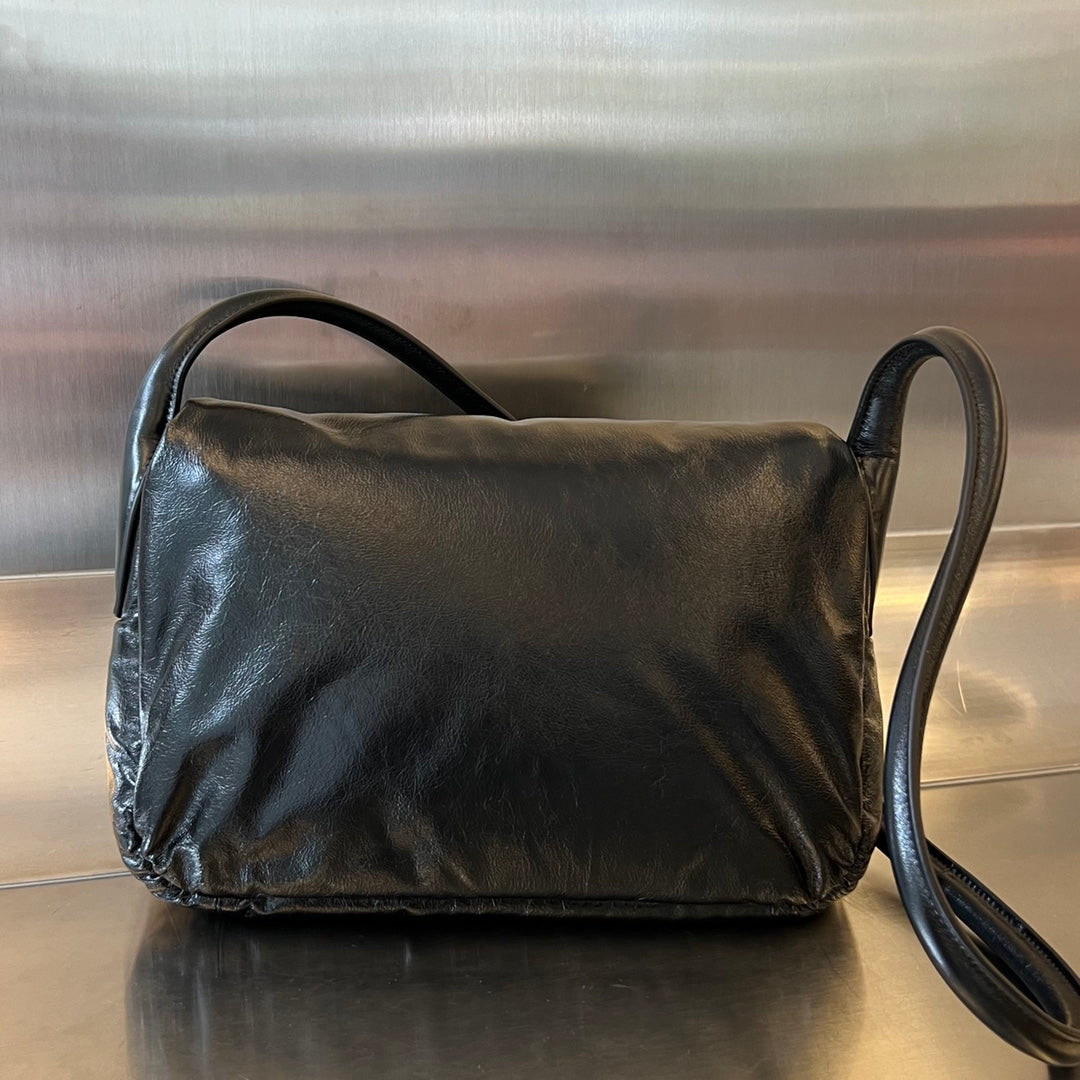 Bottega Veneta PAD PUFFER BAG 29 IN BLACK COWHIDE LEATHER