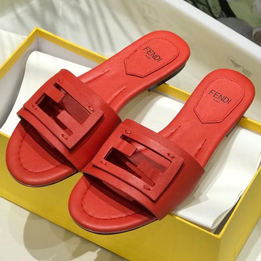 FENDI FENDI BAGUETTE SLIDES IN CHERRY RED LAMBSKIN