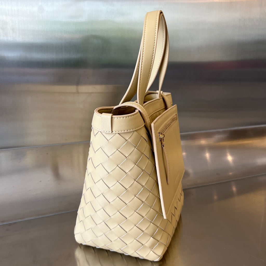 Bottega Veneta FLIP FLAP 23 BAG IN BEIGE LAMBSKIN