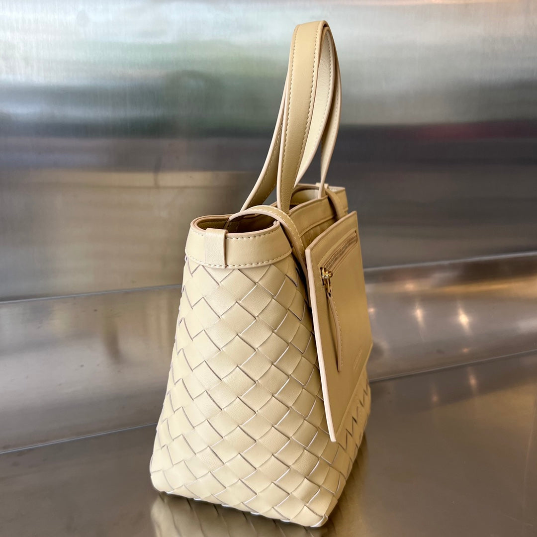 Bottega Veneta FLIP FLAP 23 BAG IN BEIGE LAMBSKIN