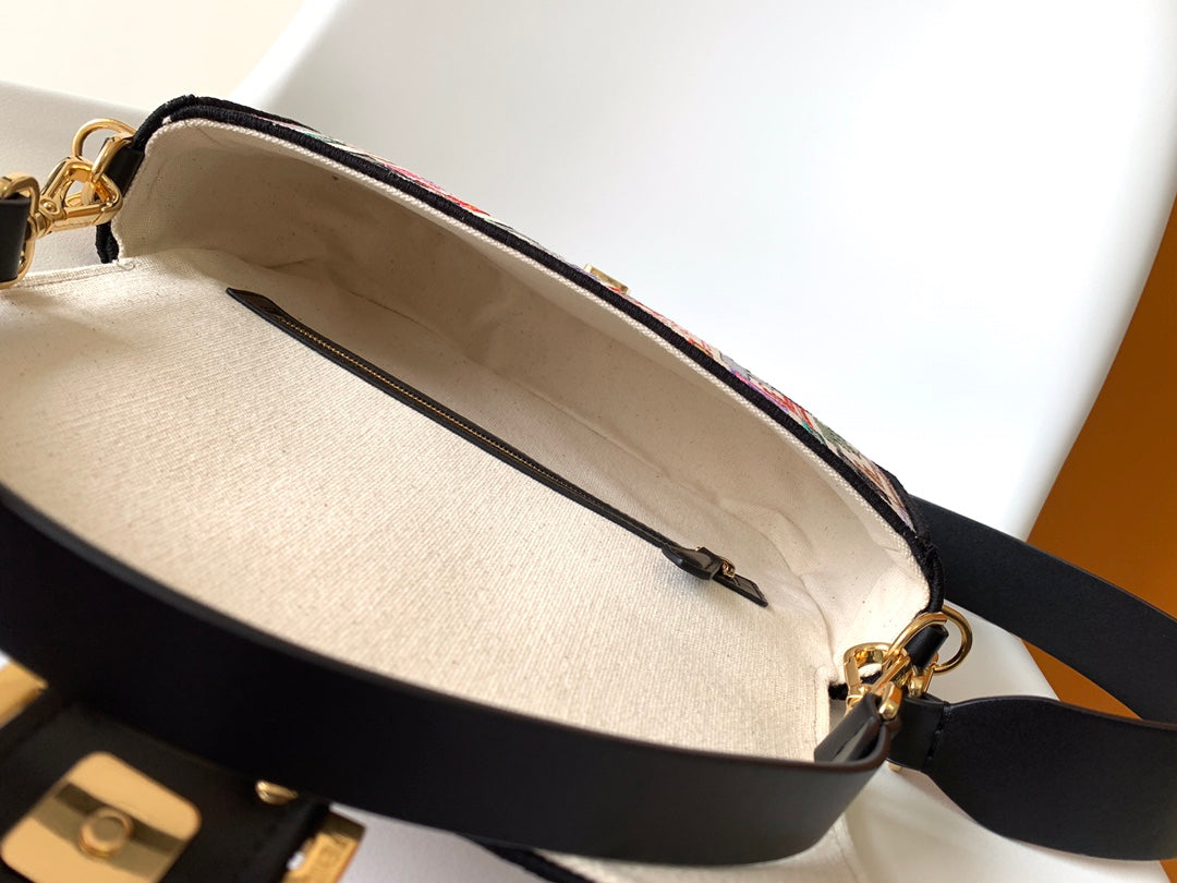 FENDI Fend Baguette Black and Multicolour Canvas Bag 27 with FF Embroidery Ghw