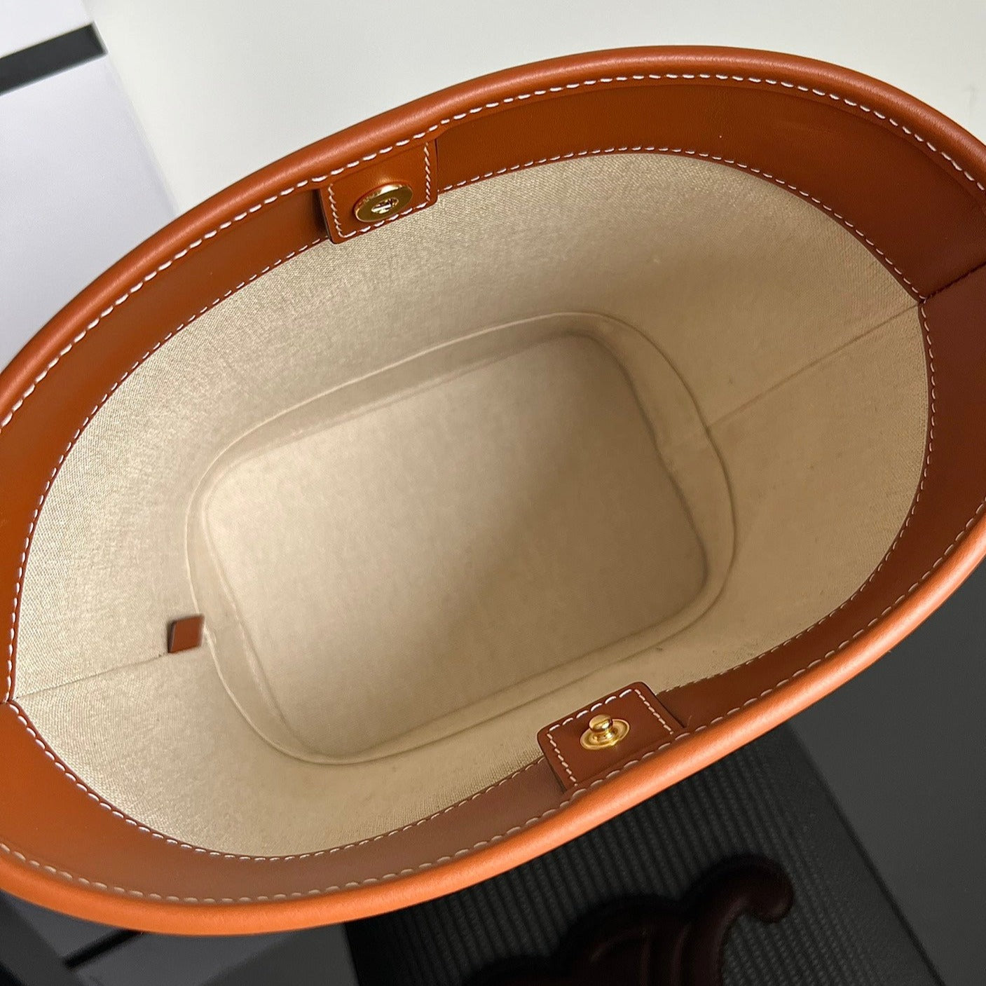 Celine BUCKET CUIR TRIOMPHE 24 CALFSKIN BEIGE BROWN CARO