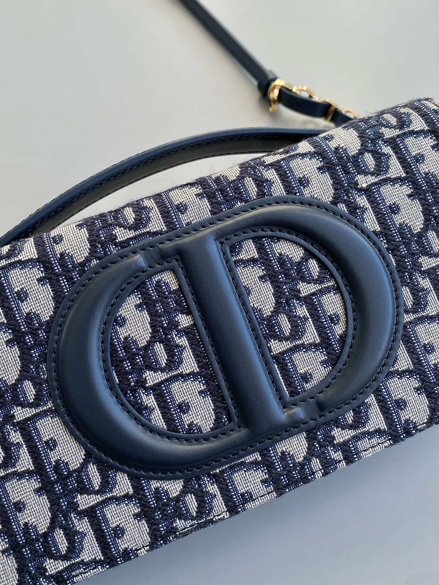 DIOR SIGNATURE CHAIN BAG 21 IN BLUE OBLIQUE JACQUARD