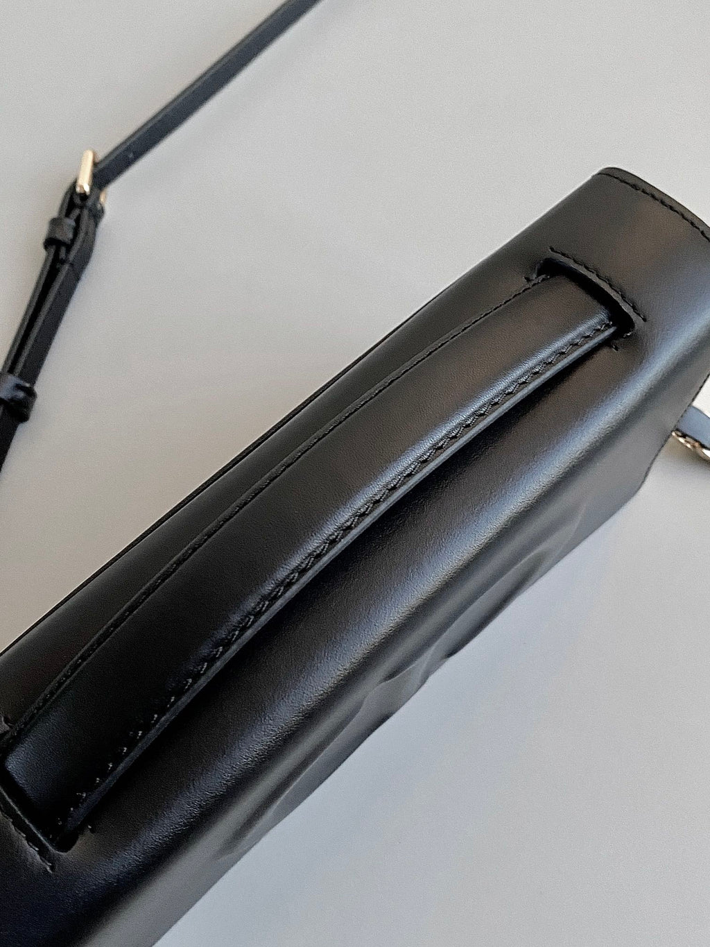 DIOR SIGNATURE CHAIN BAG 21 IN BLACK CALFSKIN