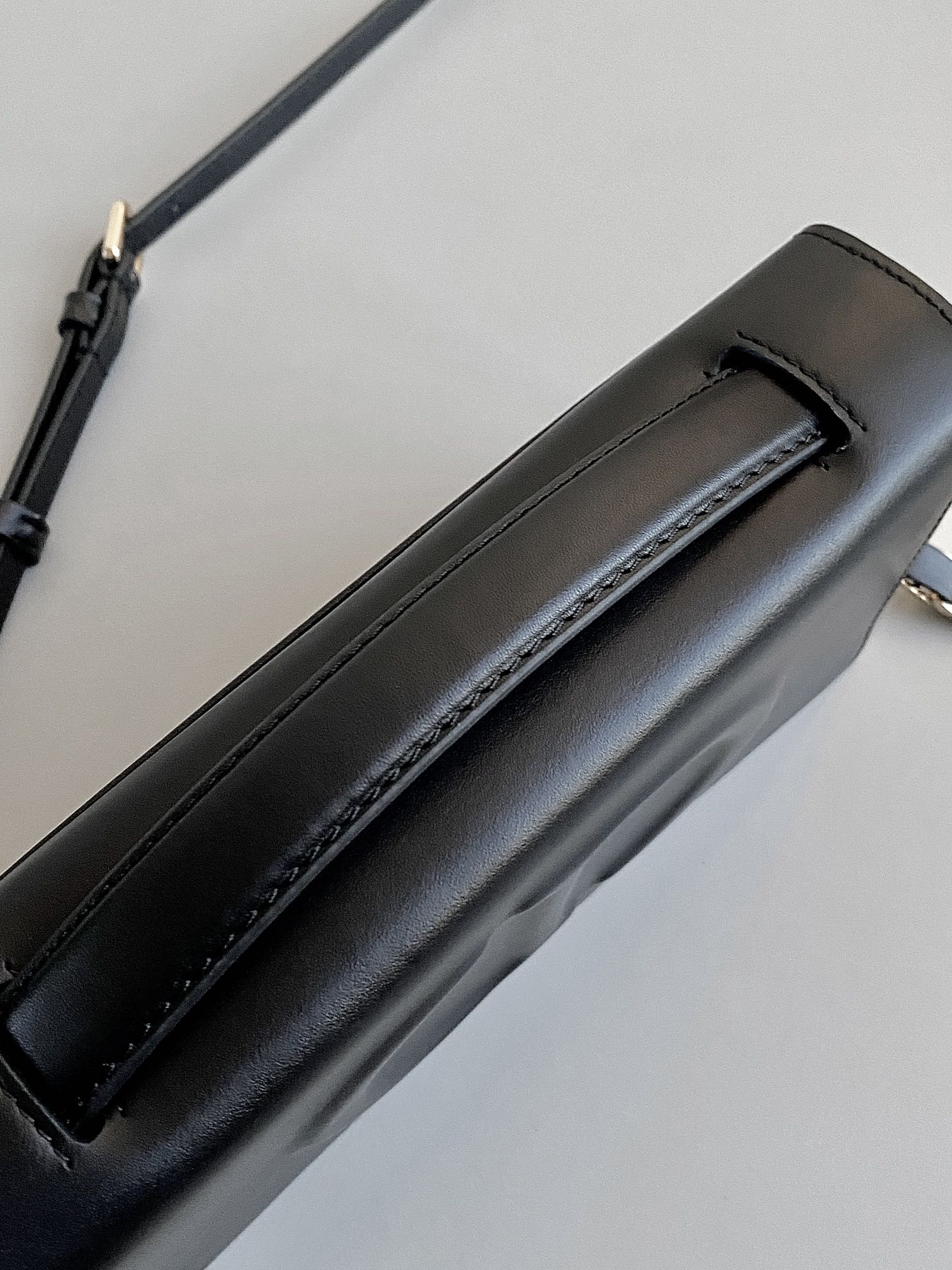 DIOR SIGNATURE CHAIN BAG 21 IN BLACK CALFSKIN