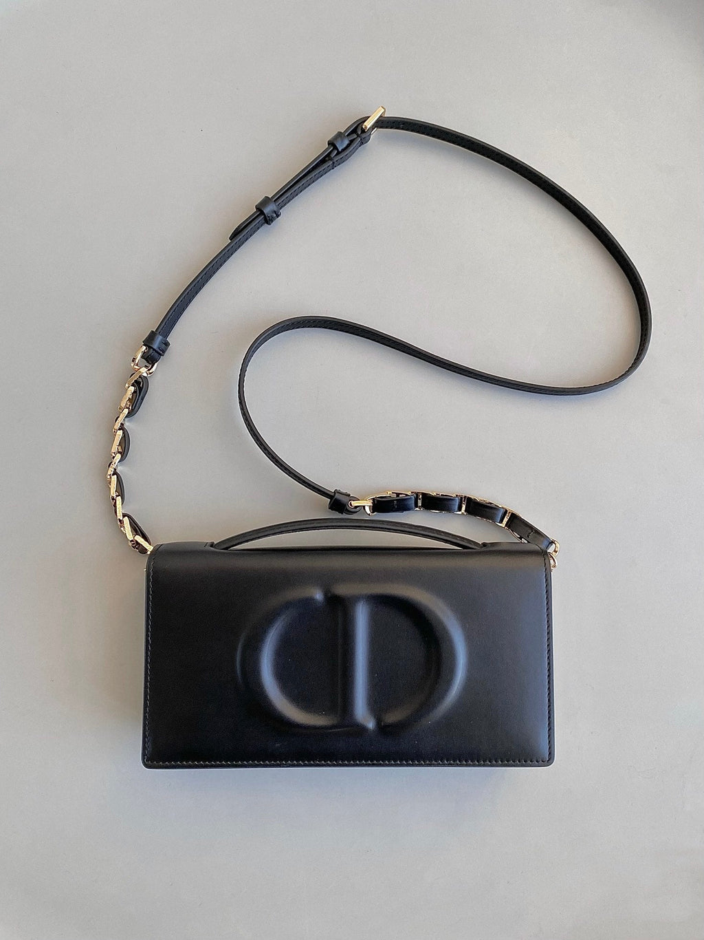 DIOR SIGNATURE CHAIN BAG 21 IN BLACK CALFSKIN