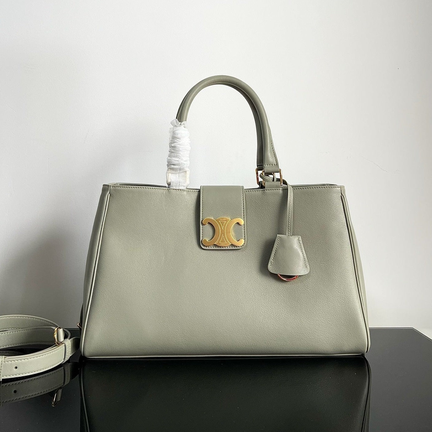 Celine TRIOMPHE 37 SOFT CALFSKIN HANDBAG EICRU BEIGE