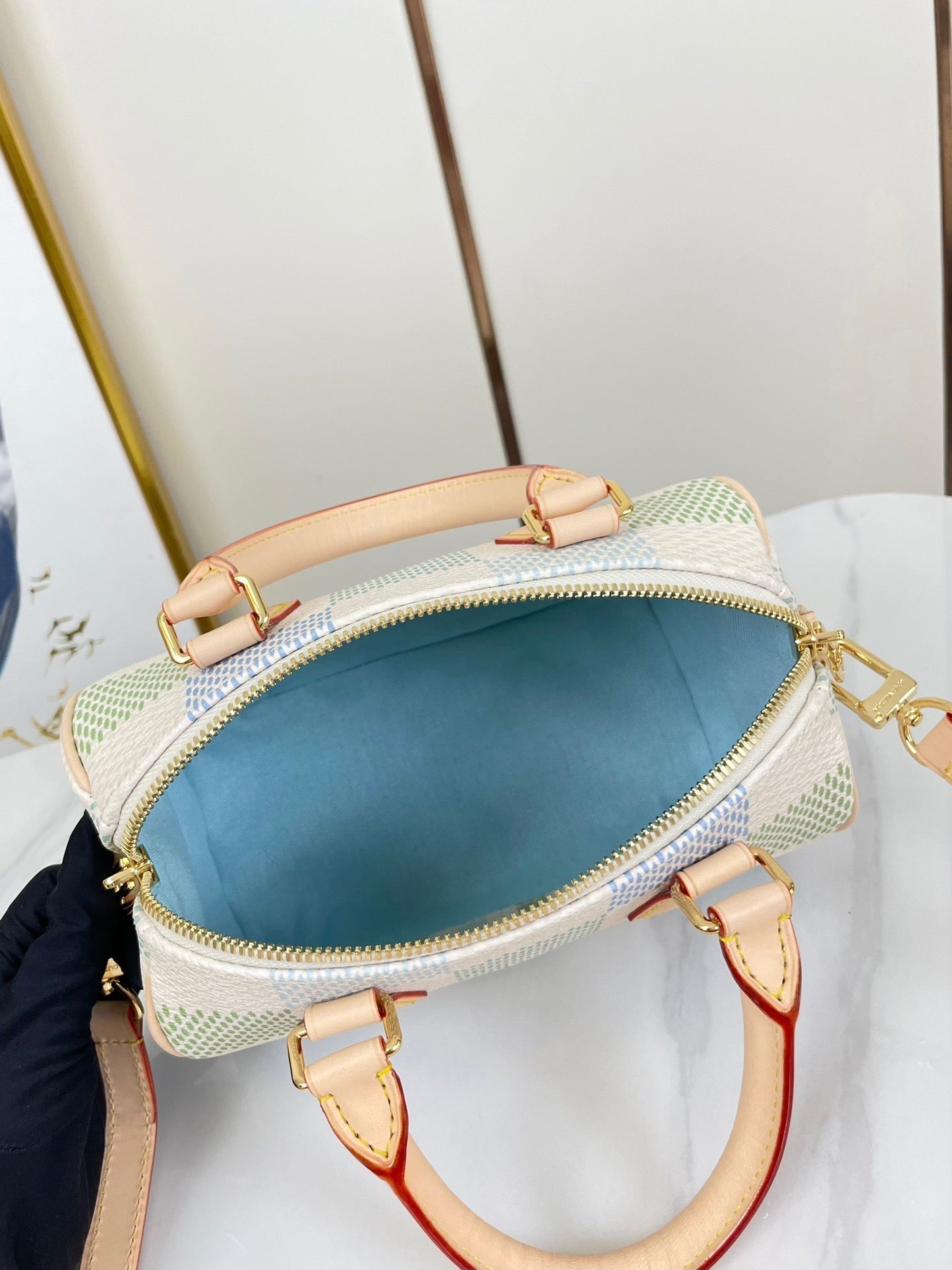 Louis Vuitton SPEEDY BANDOULIÈRE 20 IN PISTACHIO DAMIER GIANT CANVAS GOLD HARDWARE