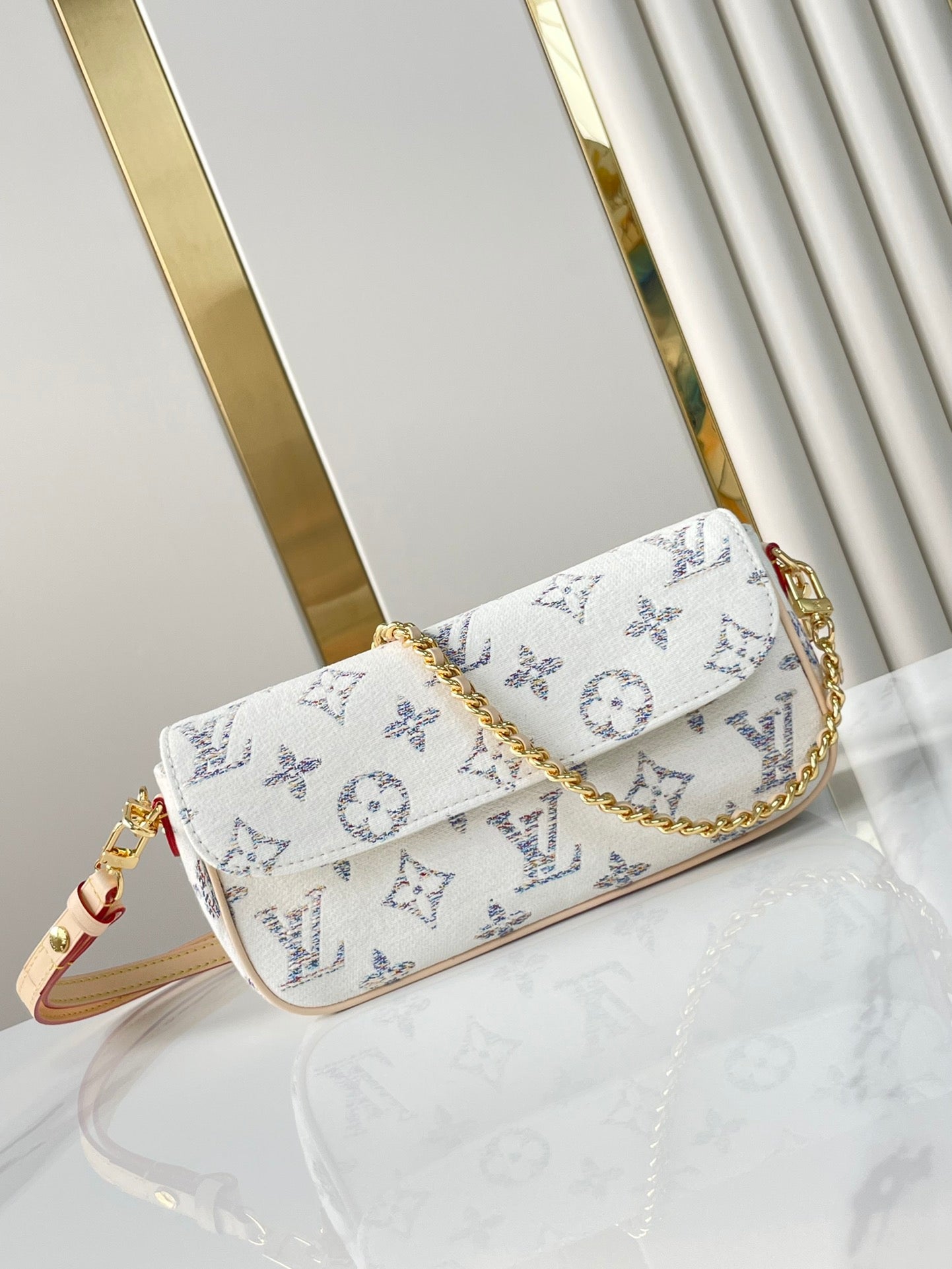 Louis Vuitton WALLET ON CHAIN IVY 23 IN WHITE MONOGRAM JACQUARD FABRIC GOLD HARDWARE