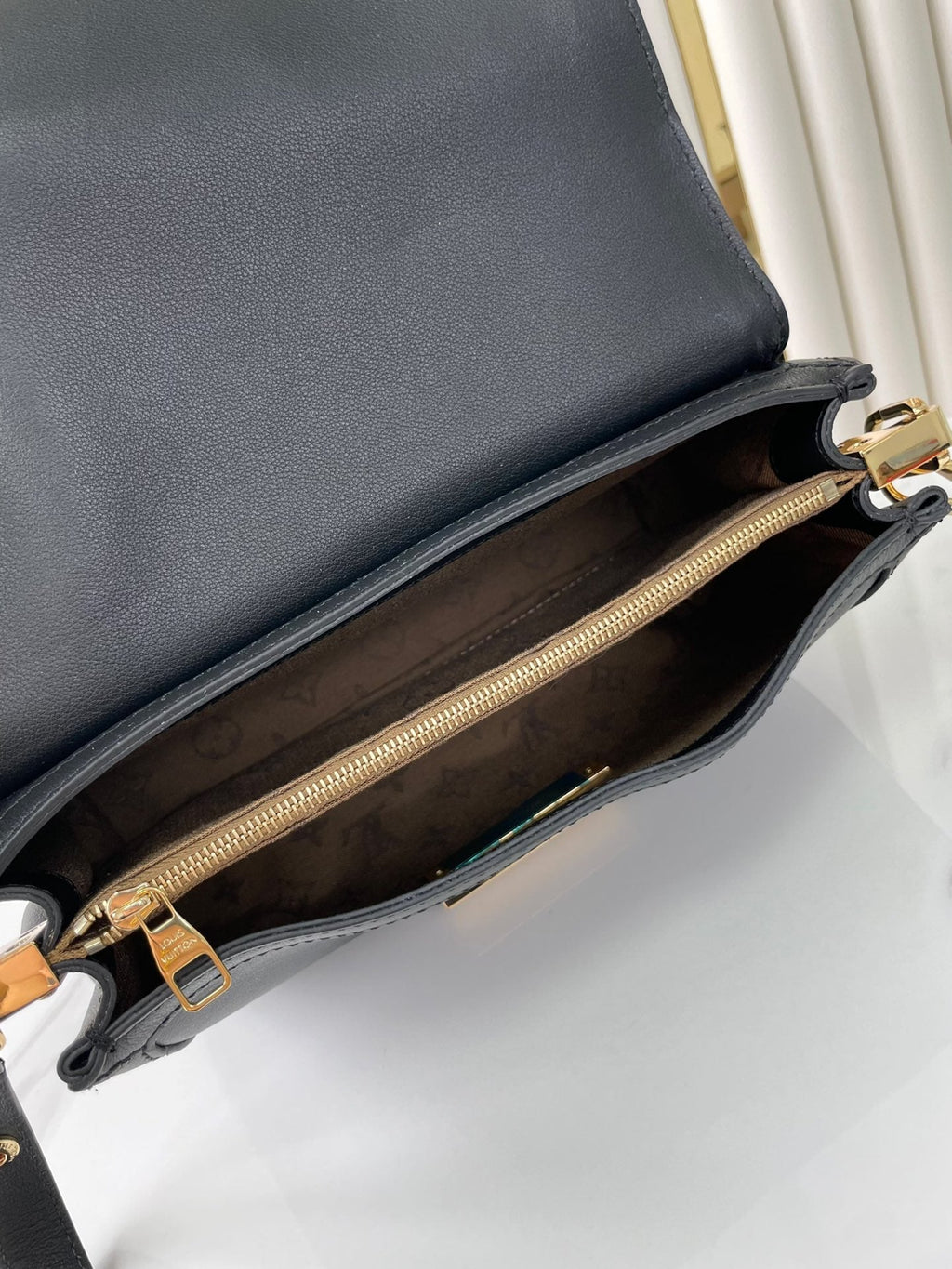 Louis Vuitton DAUPHINE SOFT MM 24 IN BLACK SMOOTH LAMBSKIN GOLD HARDWARE