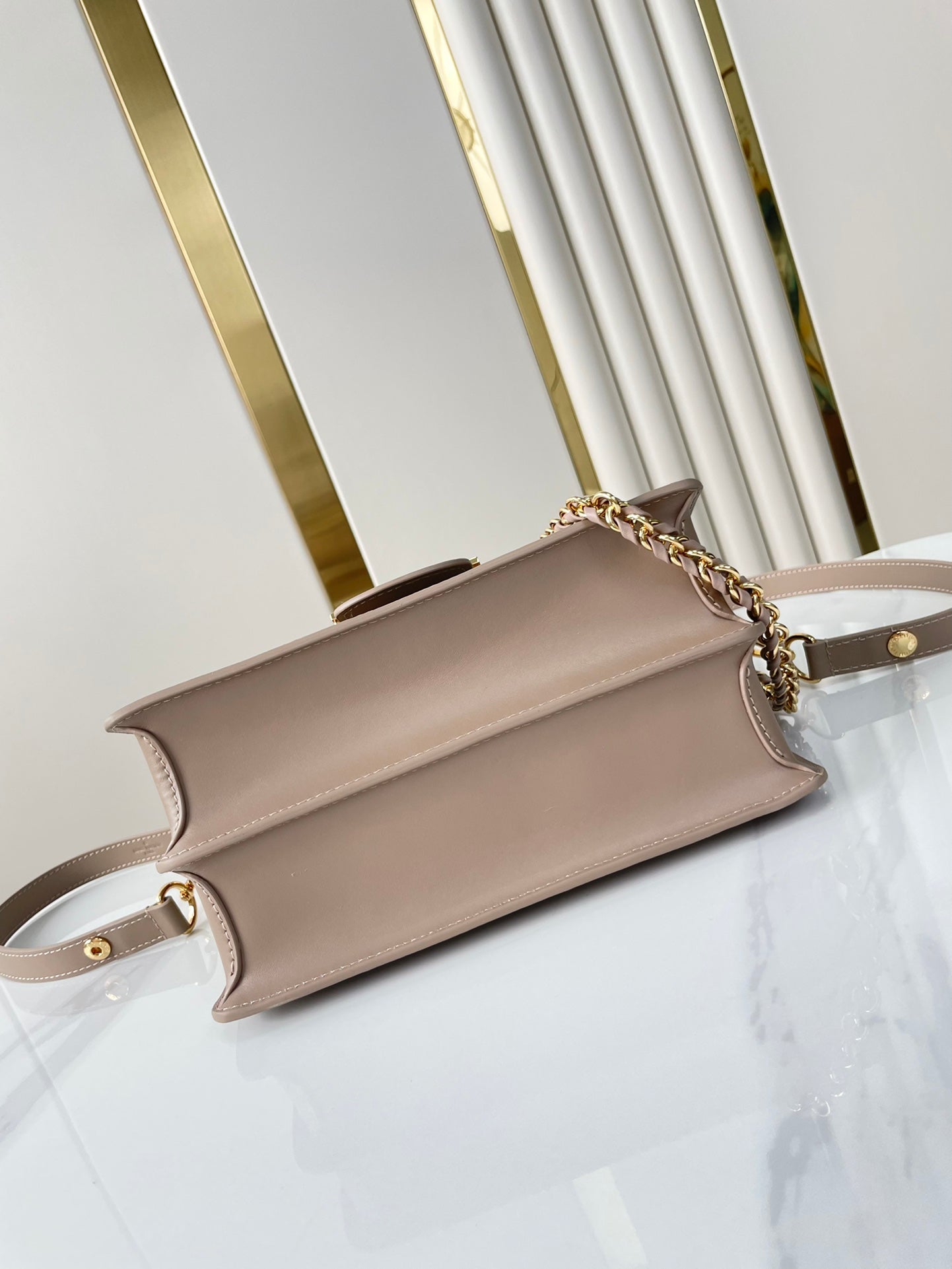 Louis Vuitton DAUPHINE MM 25 IN MEDIUM BROWN EPI GRAINED CALFSKIN GOLD HARDWARE