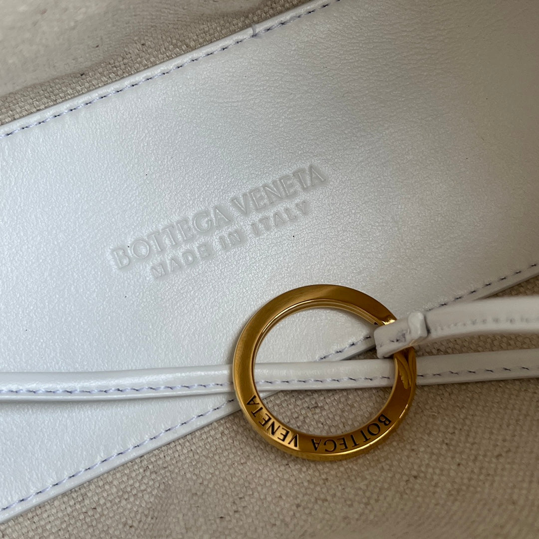 Bottega Veneta BV Loop Top Handle 19cm White Lambskin