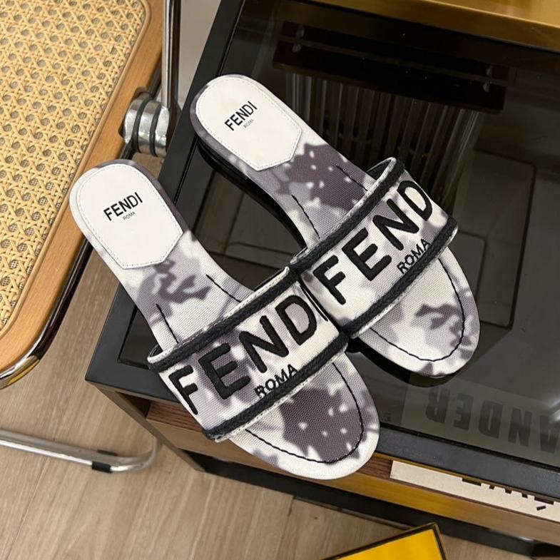 FENDI FENDI FLORAL SLIDES IN BLACK MIX WHITE FABRIC