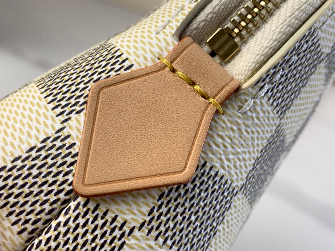 Louis Vuitton COSMETIC POUCH 22 IN WHITE GRAY DAMIER AZUR CANVAS