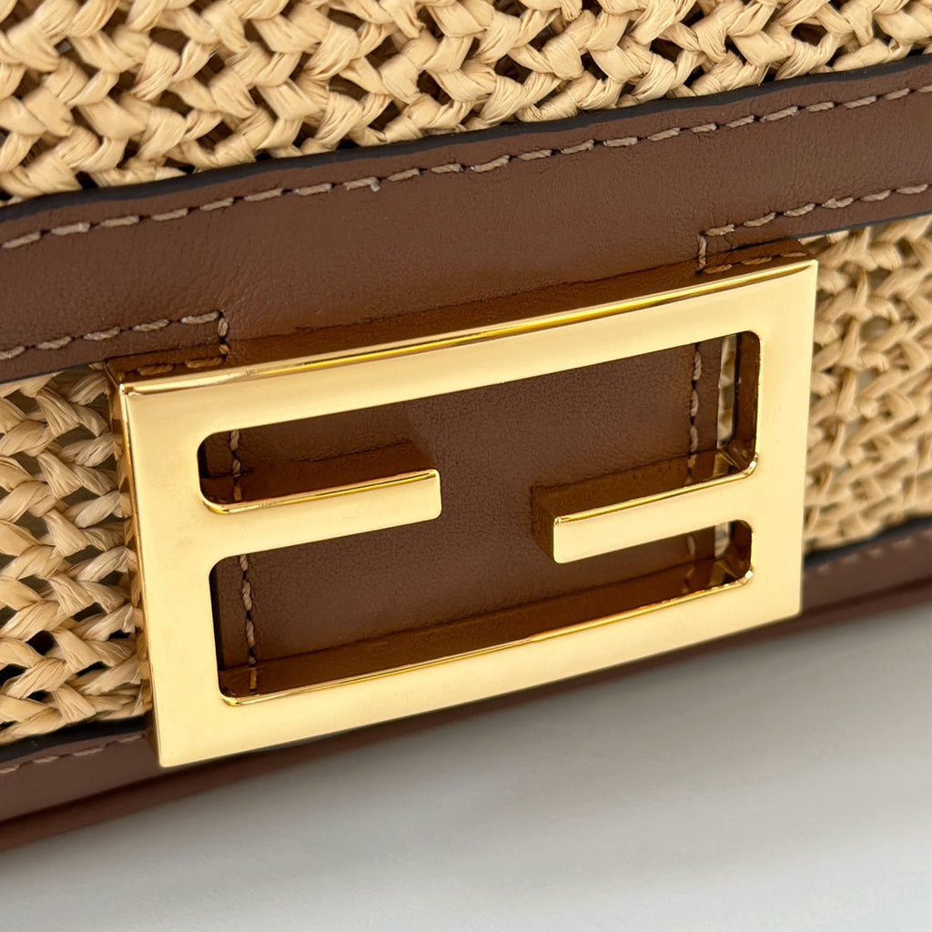 FENDI FENDI BAGUETTE 20 BAG IN BEIGE RAFFIA AND BROWN CALFSKIN WITH GOLD HARDWARE