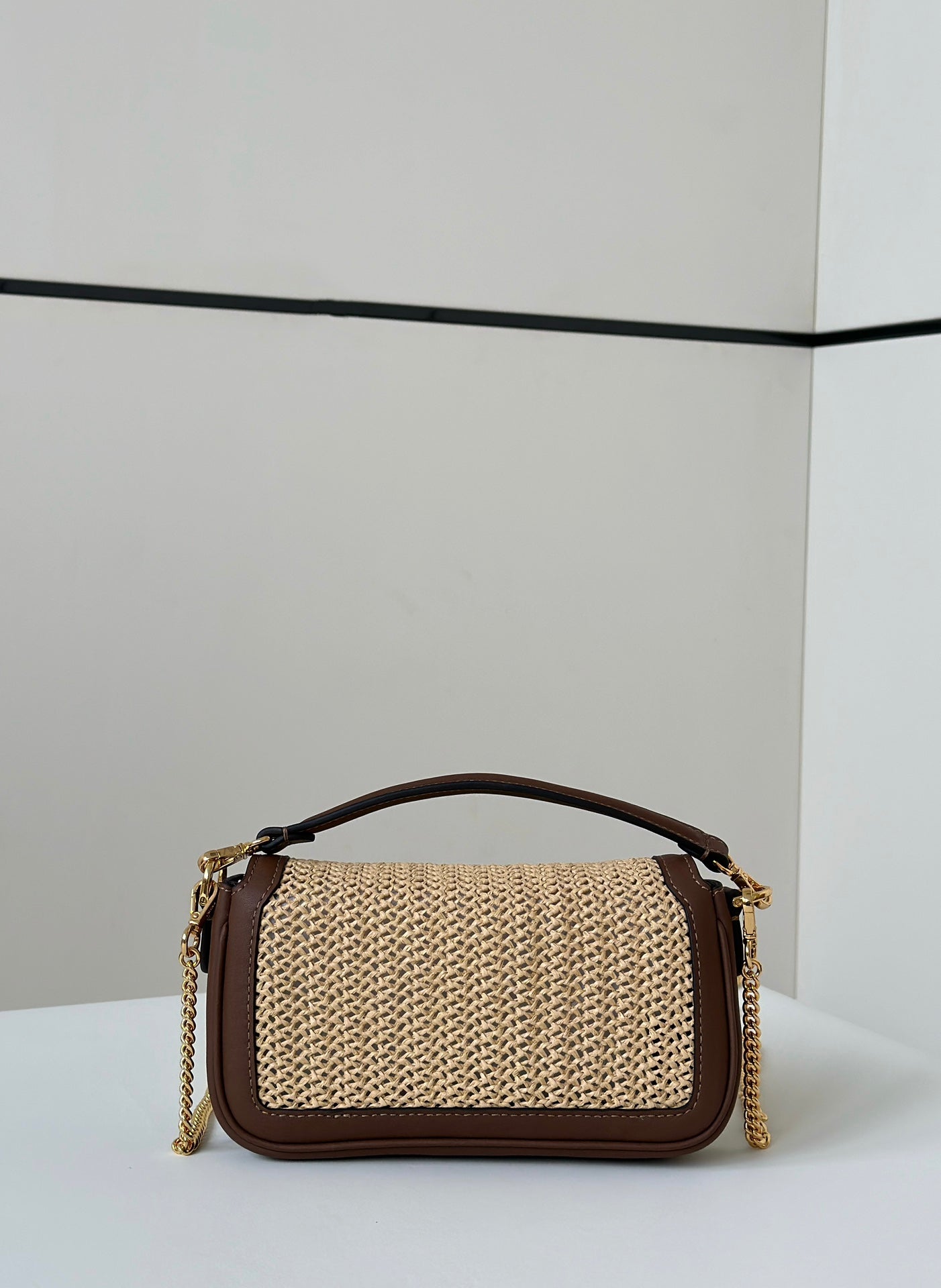 FENDI FENDI BAGUETTE 20 BAG IN BEIGE RAFFIA AND BROWN CALFSKIN WITH GOLD HARDWARE
