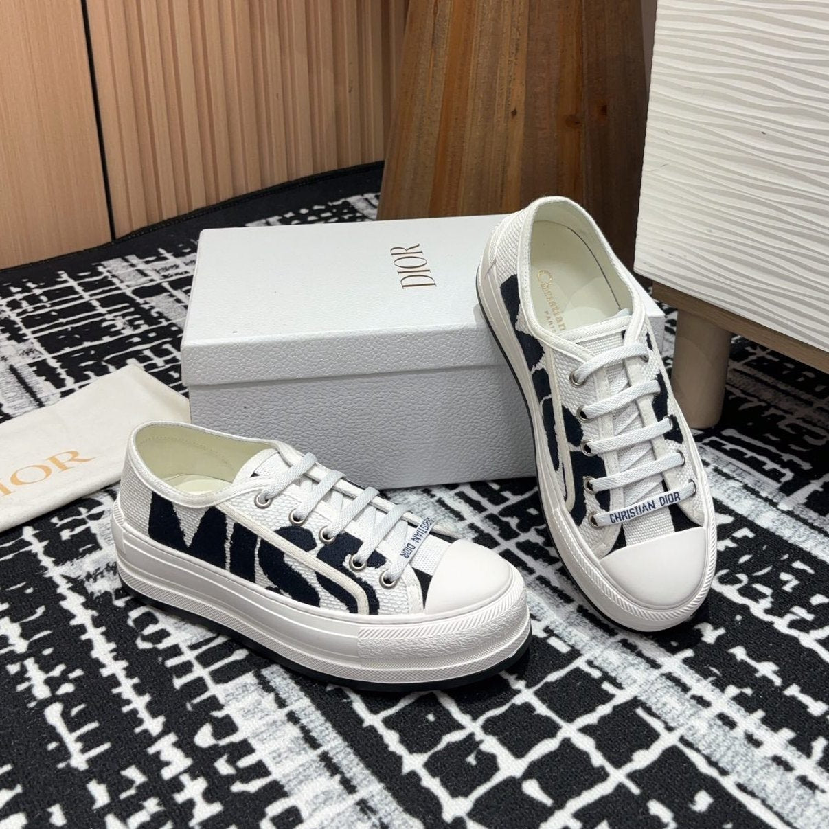 DIOR Walk'n' DIOR Platform Sneaker Black White Miss Canvas