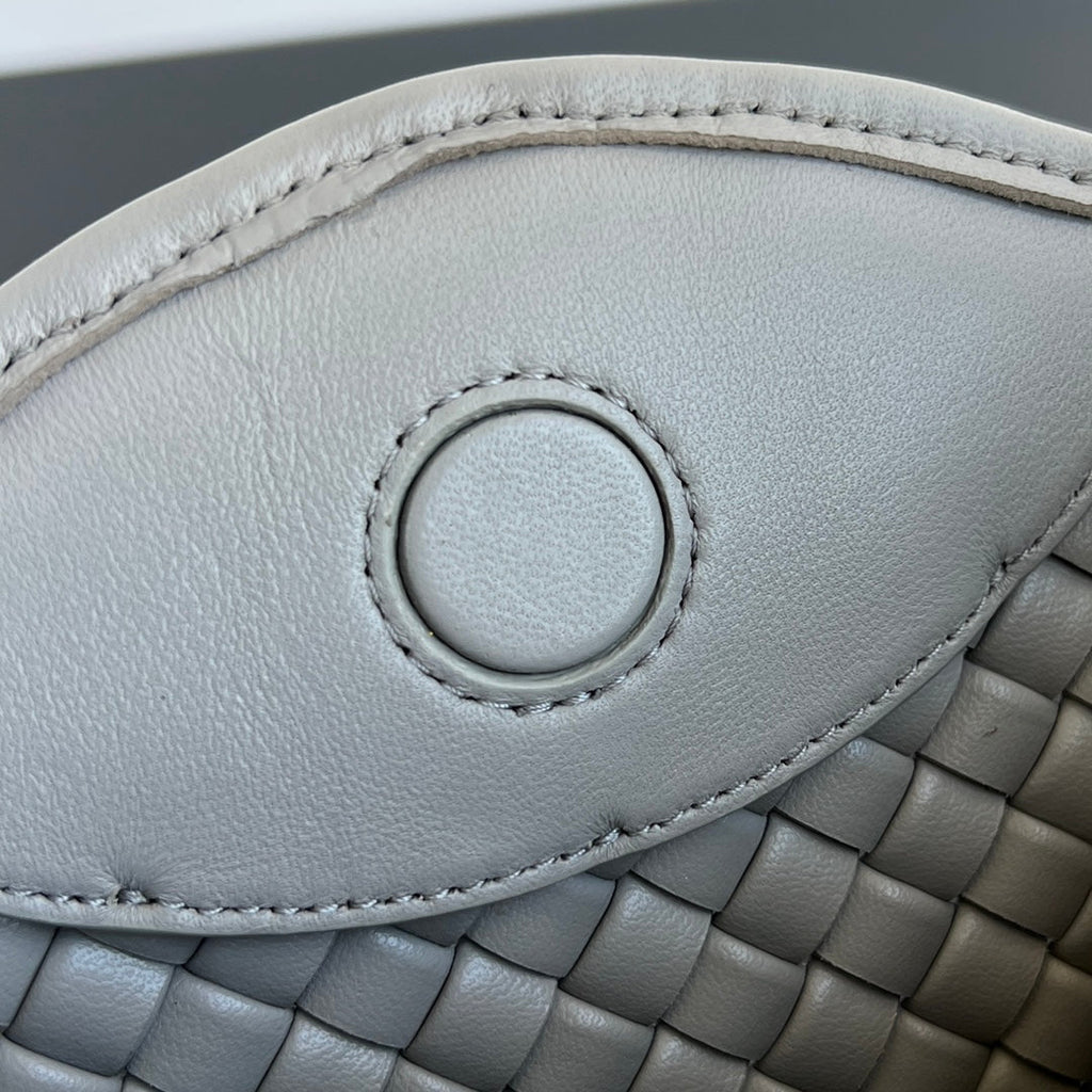 Bottega Veneta BV Small Cobble Top Handle 23cm Grey Lambskin