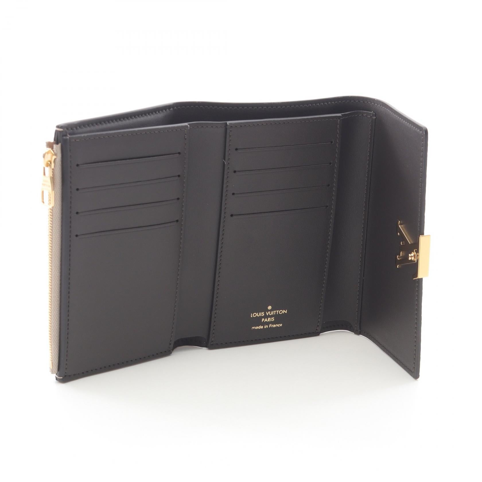 Louis Vuitton Portefeuille Capucines Compact Taurillon Leather Wallet