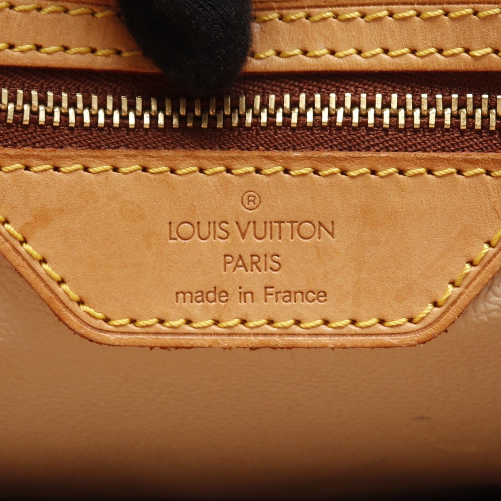 Louis Vuitton Bucket GM Monogram Shoulder Bag