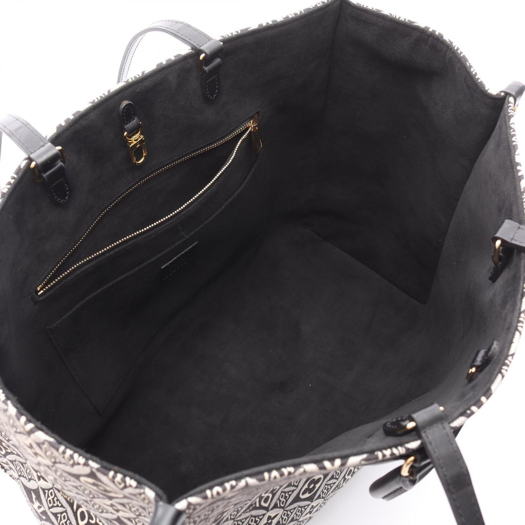 Louis Vuitton OnTheGo GM Monogram Tote Bag